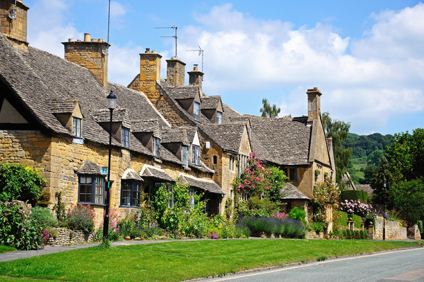 How many days to walk the Cotswold Way?